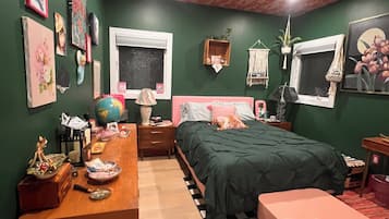 2 bedrooms, desk, free WiFi, bed sheets