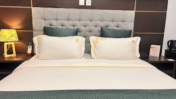 Habitación básica | Espacio para trabajar con laptop y wifi gratis