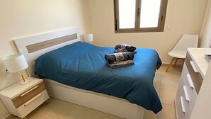 2 chambres, fer et planche à repasser, Wi-Fi, draps fournis