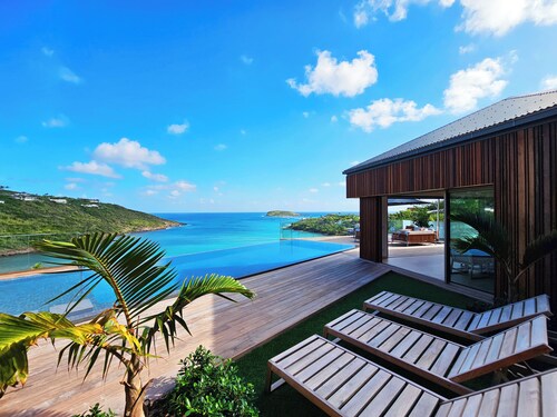 Villa RIVA, luxury villa, magnificent sea view, 5 min from the beach, 2 swimming pools