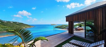 Villa RIVA, villa de luxe, magnifique vue mer, 5 min de la plage, 2 piscines