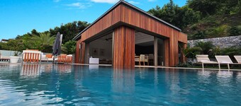 Villa RIVA, luxury villa, magnificent sea view, 5 min from the beach, 2 swimming pools