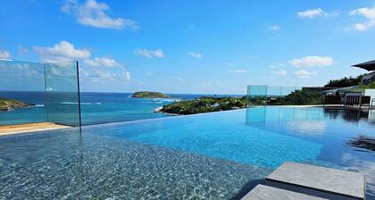 Villa RIVA, luxury villa, magnificent sea view, 5 min from the beach, 2 swimming pools