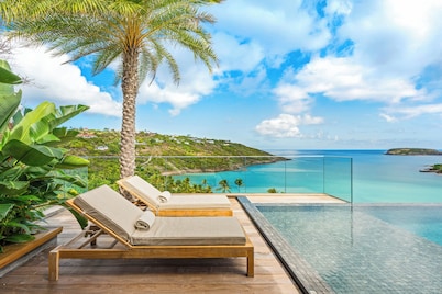 Villa RIVA, luxury villa, magnificent sea view, 5 min from the beach, 2 swimming pools