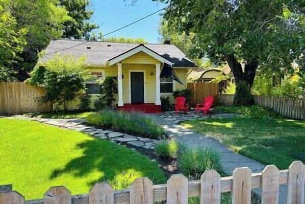 Exterior - Adorable 3 bedroom 1/2 mile to Downtown & Old Mill (Bend)