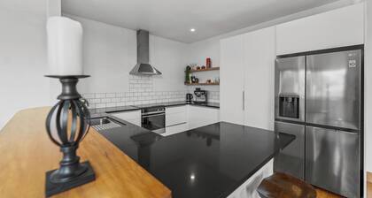 Serene Stay - Fitzroy Holiday Home