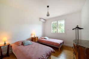 2 bedrooms, WiFi, bed sheets