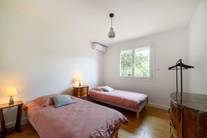 2 bedrooms, WiFi, bed sheets
