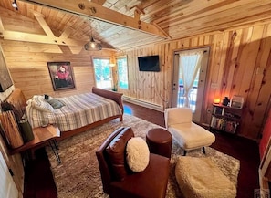 3 bedrooms, desk, free WiFi, bed sheets