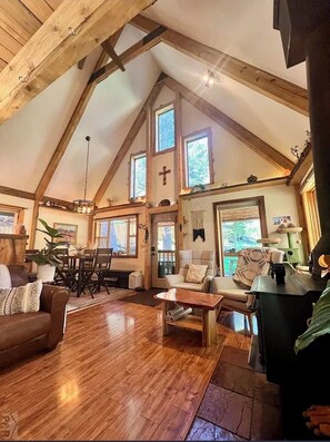 Smart TV, fireplace, books, printers - Quiet luxury 3 bedroom mountain cabin with year round beauty and spring (Rye)