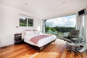 5 bedrooms, iron/ironing board, WiFi