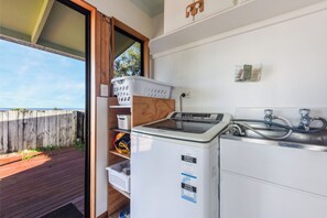 冰箱、微波炉、烤面包机、厨具/餐具