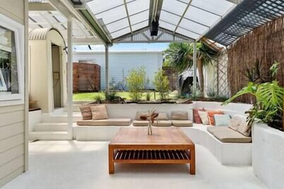 Cottage by the Beach - Close to South Terrace, Walk to Madalenas