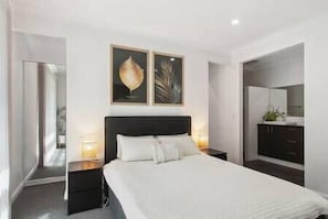 3 chambres, bureau, fer et planche à repasser, accès Internet