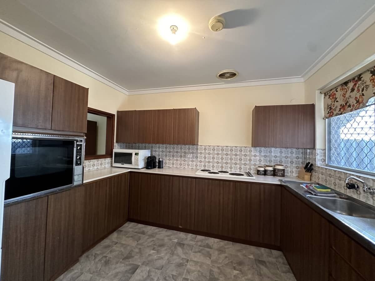 冰箱、微波炉、烤箱、炉灶