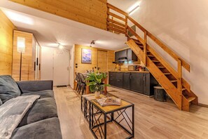 テレビ、書斎 / ワークスペース