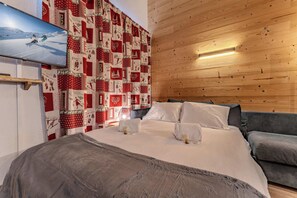 2 bedrooms, WiFi, bed sheets - Ski-In/Out with Panoramic Views (Val-Thorens)