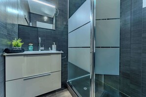 Douche, sèche-cheveux