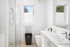 Hair dryer, towels - Stylish Space close to River (Western Australia)