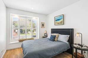 1 habitación, escritorio, tabla de planchar con plancha y wifi 