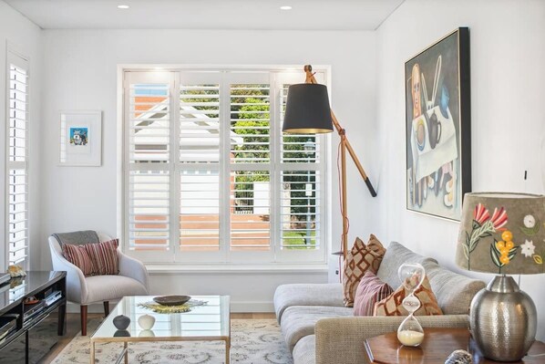 TV - Stylish Space close to River (Western Australia)