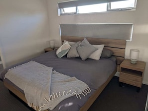 3 bedrooms, desk, iron/ironing board, WiFi