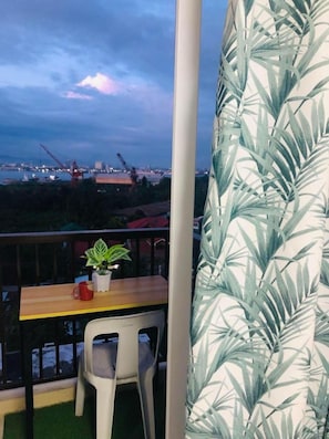 Studio Confort, 1 grand lit et 1 canapé-lit, balcon, vue ville | Balcon