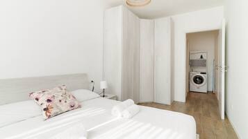 2 Schlafzimmer, Bügeleisen/Bügelbrett