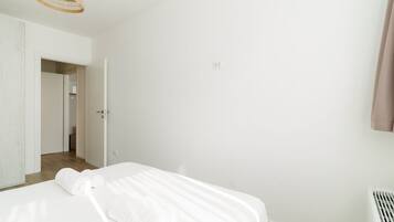 2 chambres, fer et planche à repasser