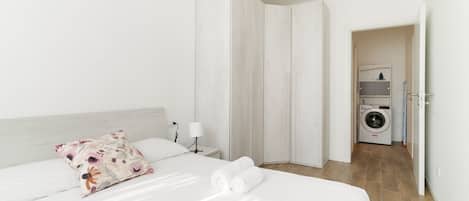 2 slaapkamers, een strijkplank/strijkijzer