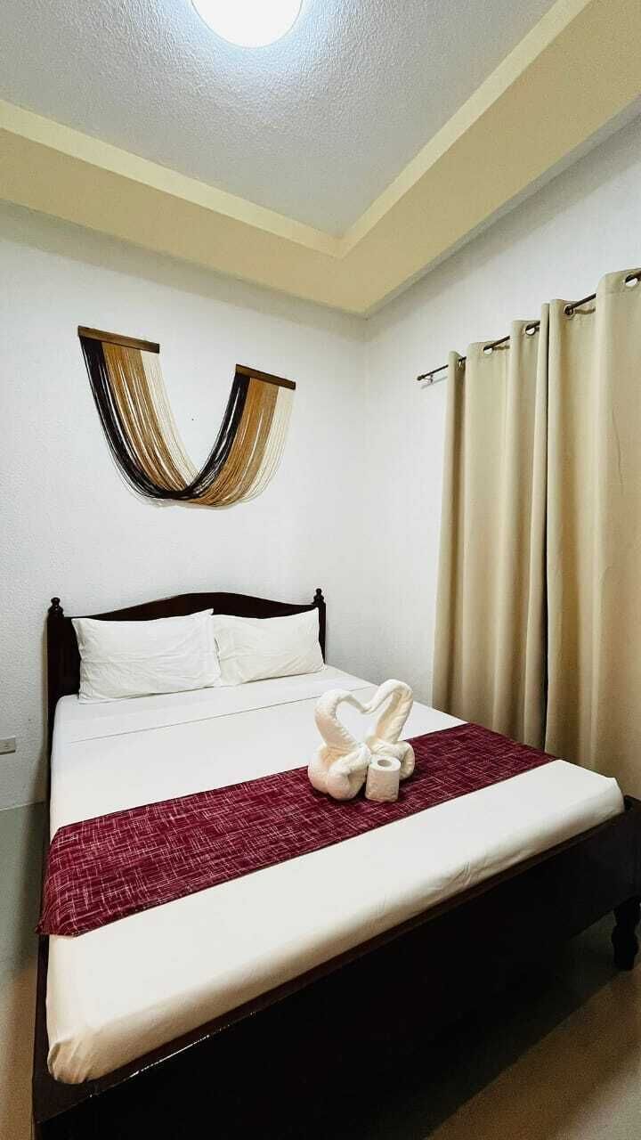 Cozy Queen Room | Free WiFi