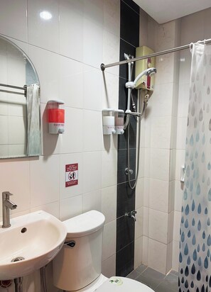 Standard Room, Non Smoking, Air conditioning | Bathroom - Cozy Stop Inn (Puerto Princesa)