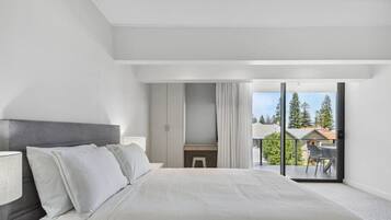 2 camere, una scrivania, ferro/asse da stiro, culla da viaggio