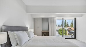 2 camere, una scrivania, ferro/asse da stiro, culla da viaggio