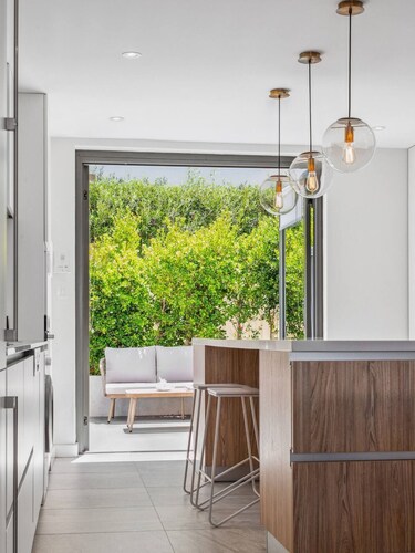 Ocean Views Secure Apartment