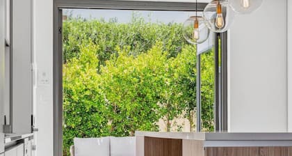 Ocean Views Secure Apartment