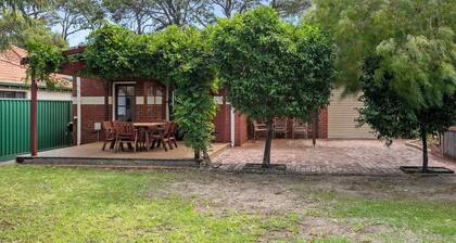 Great location, family and pet friendly home. Big yard. Parking