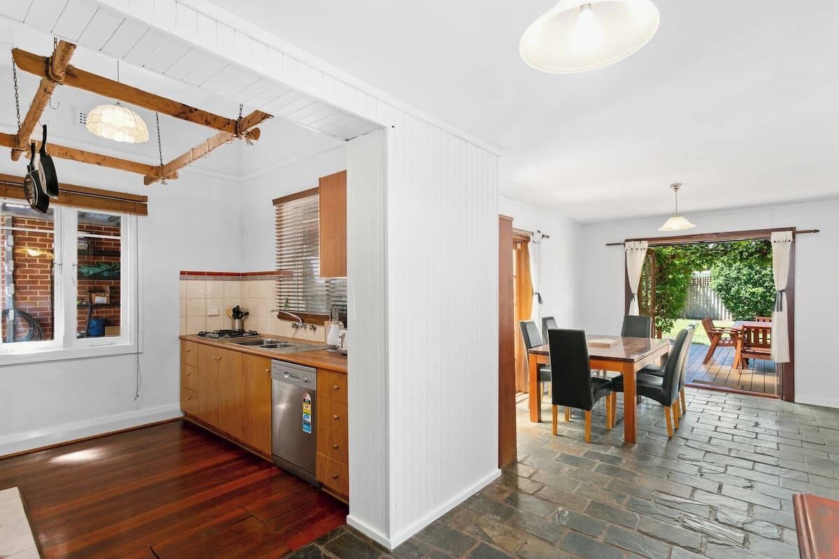 Jääkaappi, uuni, liesi, leivänpaahdin