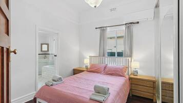 2 bedrooms, desk, iron/ironing board, WiFi