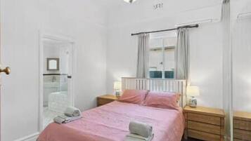 2 Schlafzimmer, Schreibtisch, Bügeleisen/Bügelbrett, WLAN