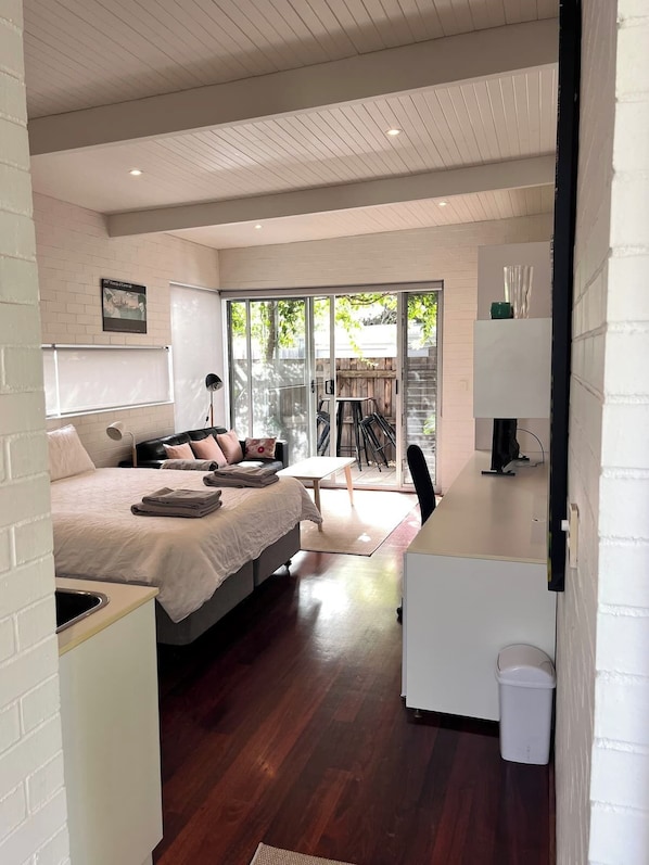 1 bedroom, WiFi, bed sheets