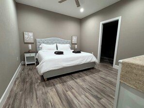 3 Schlafzimmer, Schreibtisch, Bügeleisen/Bügelbrett, WLAN