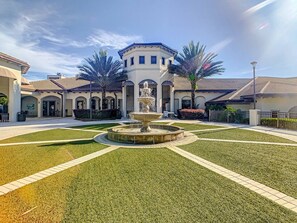 Property grounds - 15 min from Disney World, ChampionsGate Resort TownHouse with Club House Pools, (Davenport)