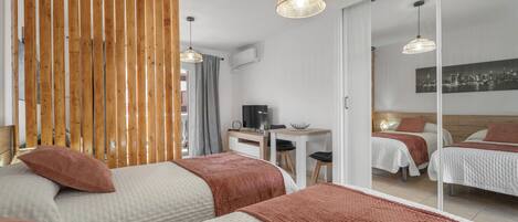 Iron/ironing board, WiFi, bed sheets