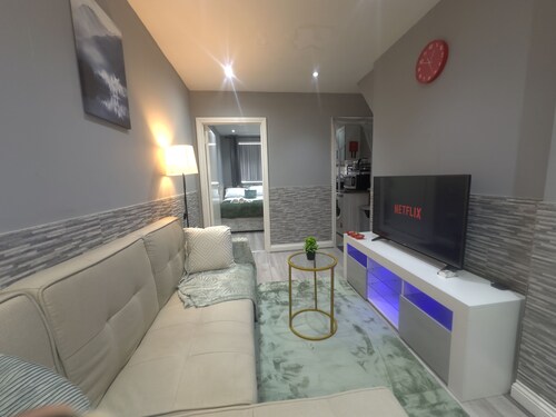 Cozy & Stylish flat in Coventry/Easy Access To City Hotspots!