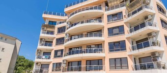 10 min beach! Family size 1 BD with garden