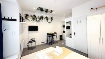 1 bedroom, iron/ironing board, travel cot, free WiFi