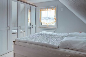 3 Schlafzimmer, Reisekinderbett, WLAN