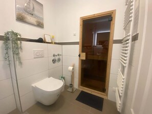 Shower, hair dryer - Hafenliebe Wiek (Wiek)