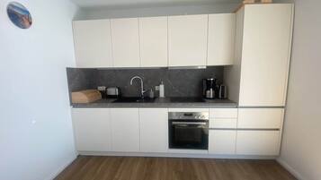 Refrigerador, horno, parrilla de estufa y lavavajillas